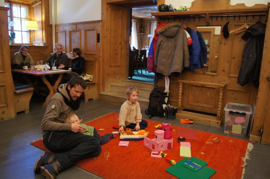 Hotel Weisses Kreuz Bergün Eksteriør bilde