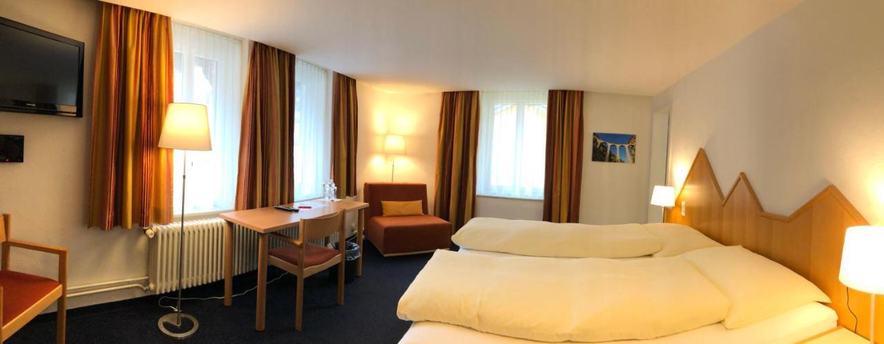 Hotel Weisses Kreuz Bergün Eksteriør bilde