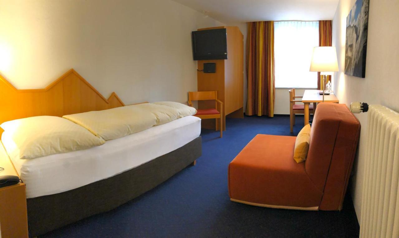 Hotel Weisses Kreuz Bergün Eksteriør bilde