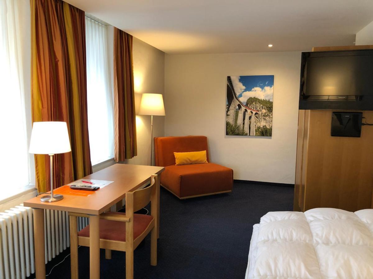Hotel Weisses Kreuz Bergün Eksteriør bilde
